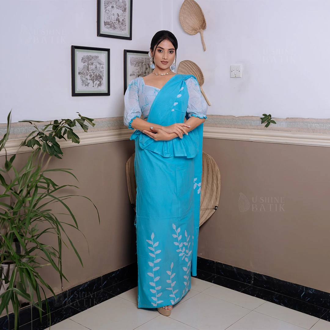 202578 - Handcrafted Batik Saree - White with Cracks